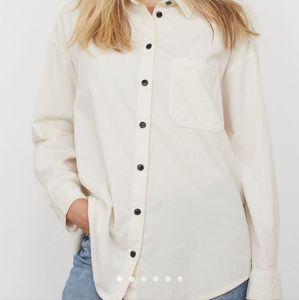 Very cute beige with a pink tint button down 💗